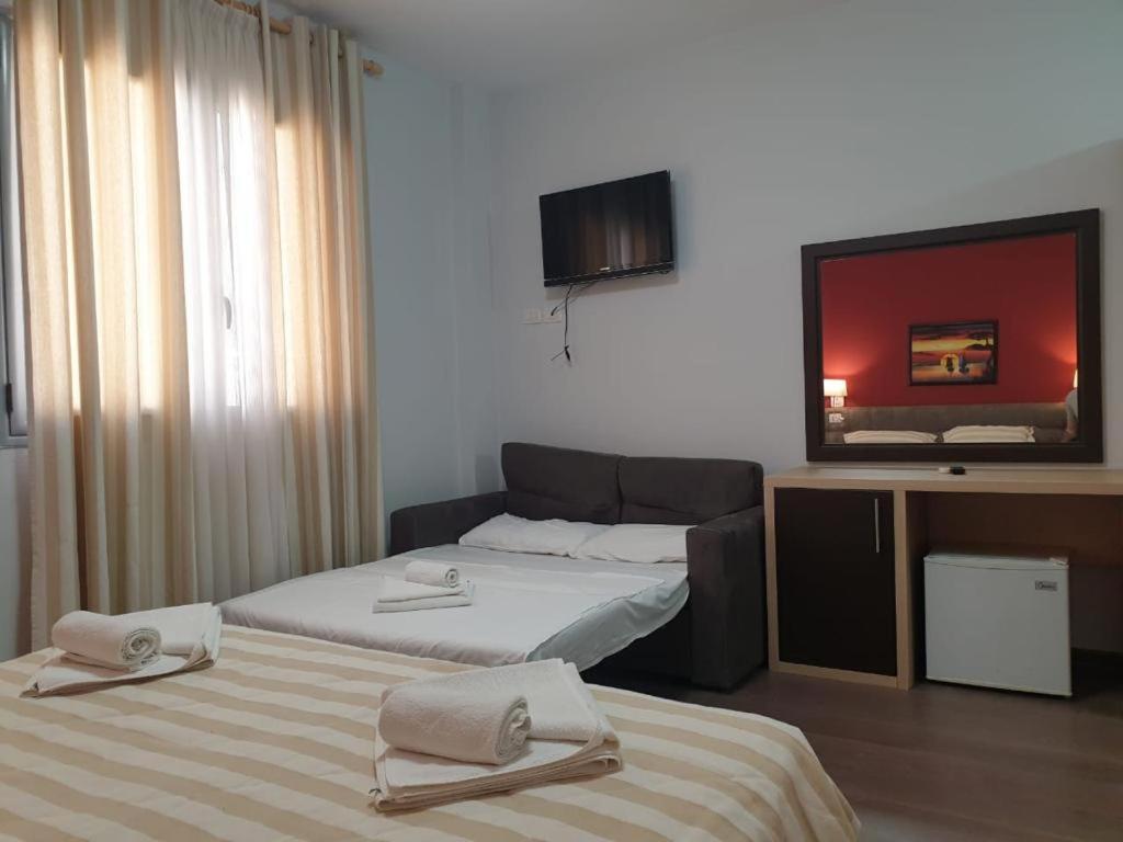 Perandor Beach Durrës Buitenkant foto