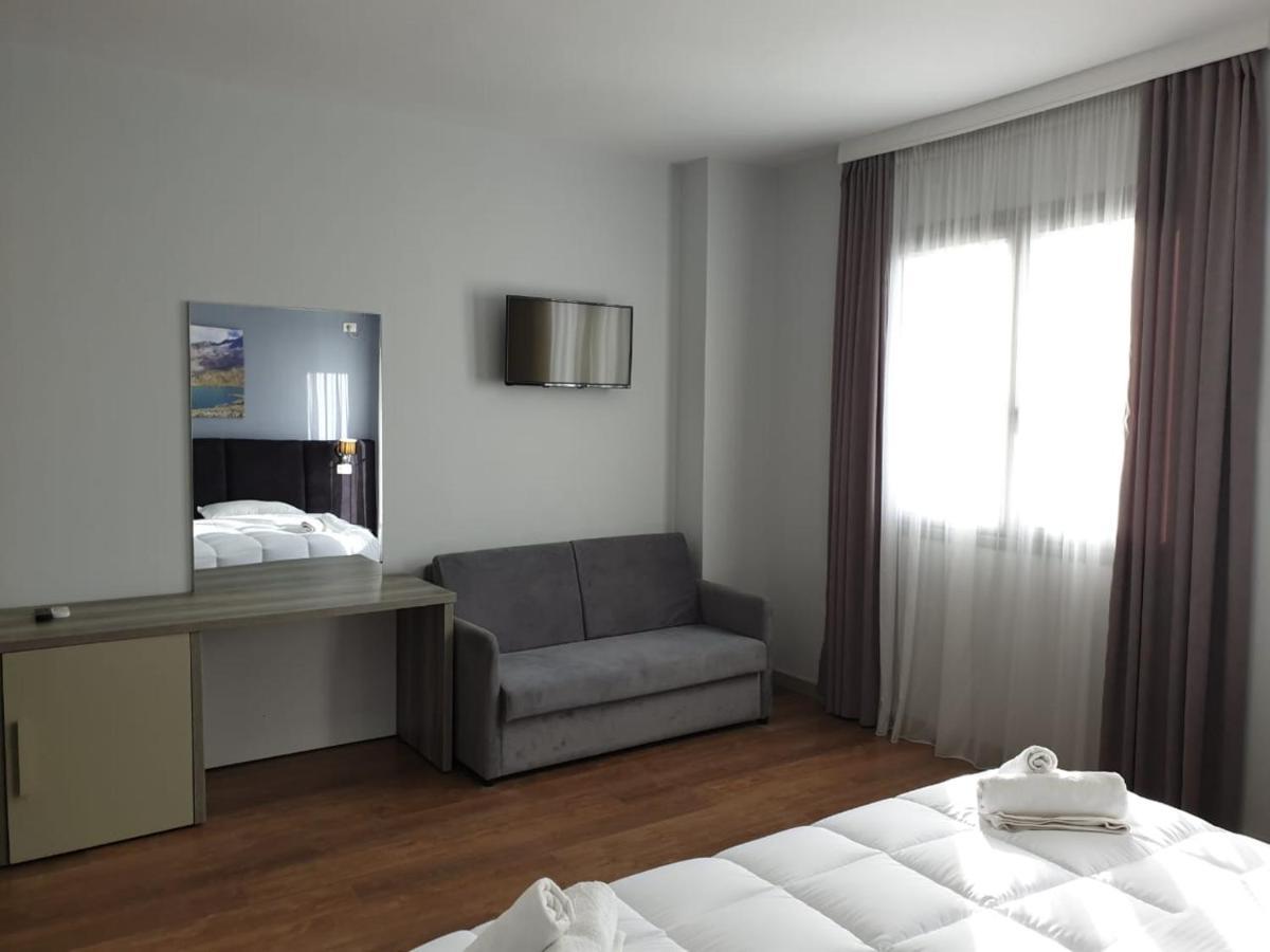 Perandor Beach Durrës Buitenkant foto