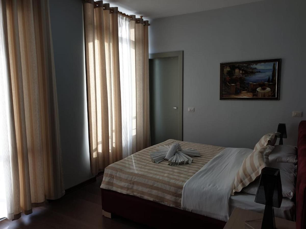 Perandor Beach Durrës Buitenkant foto